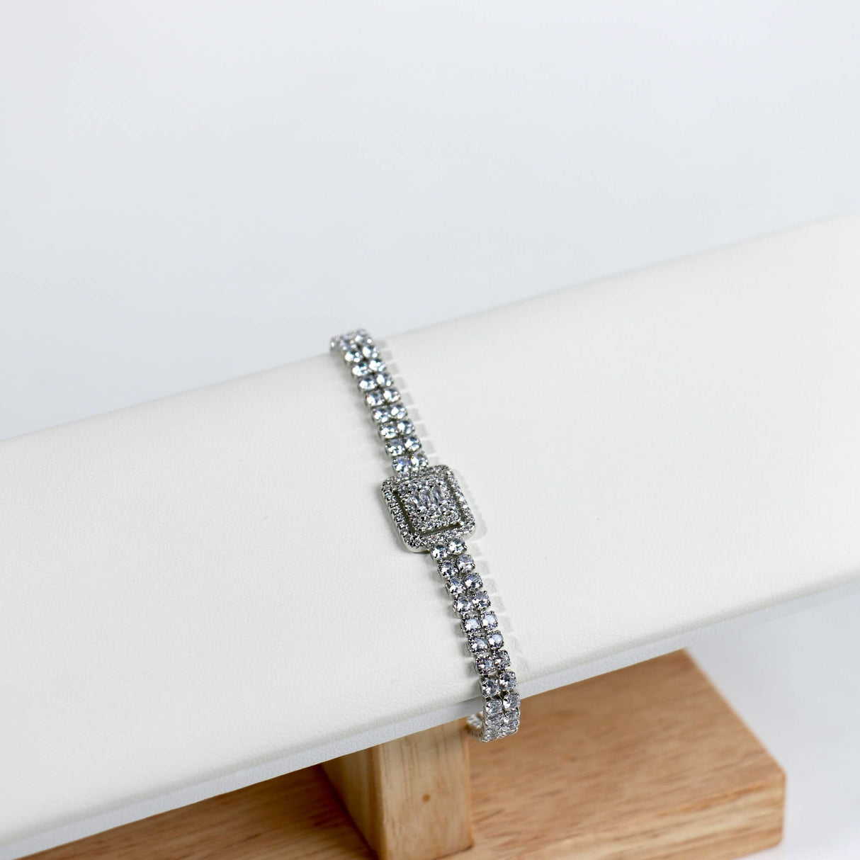 Design Clover Bracelets #CB226 - Multiple Colors (PC)