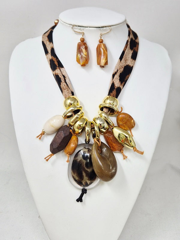 Fashion Leopard W/Bead Charms Necklace Set #JN11583GLE (PC)